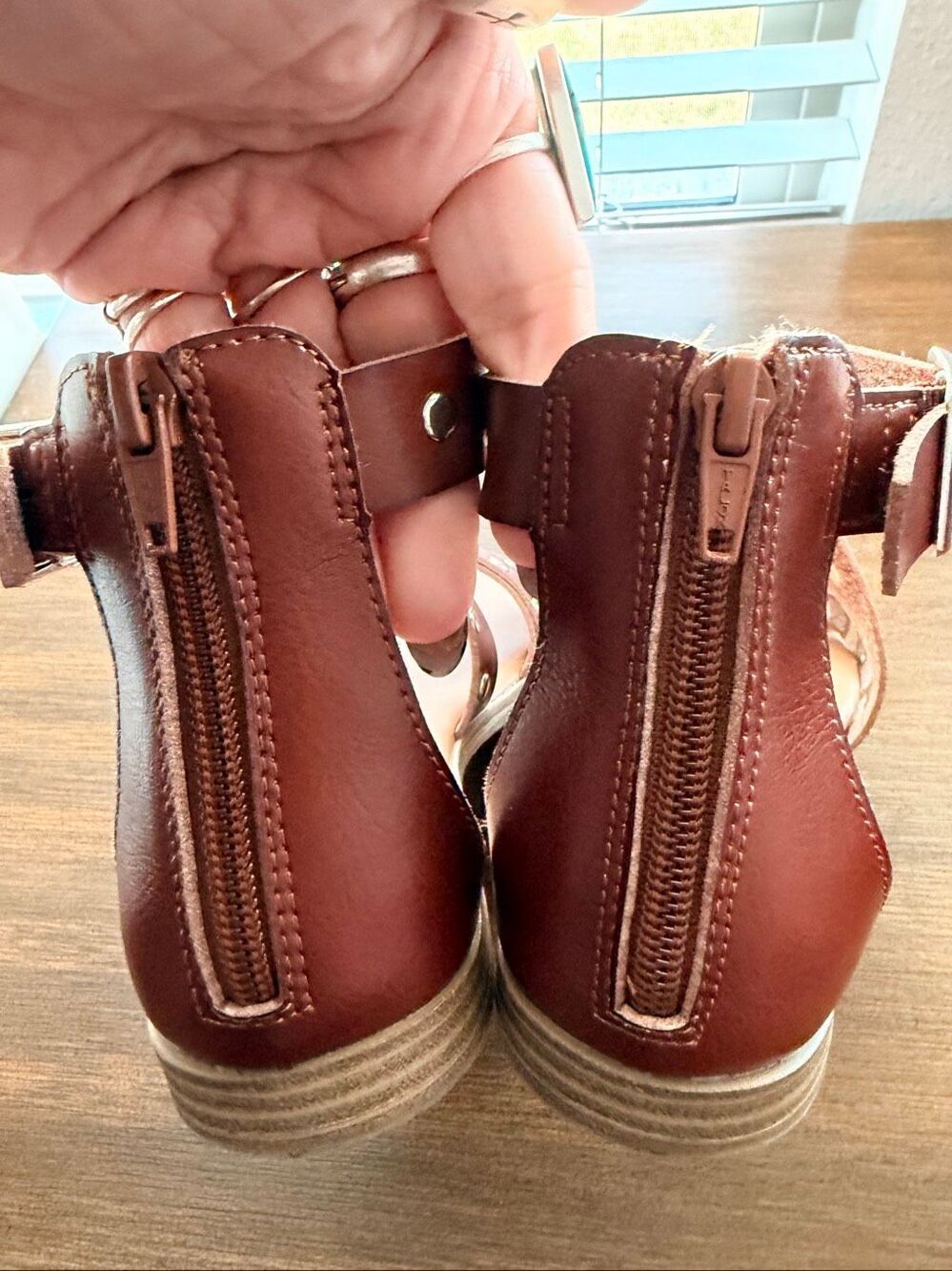 Time and Tru Size 9 Brown Strappy Gladiator Sandals Faux Leather - Picture 4 of 5